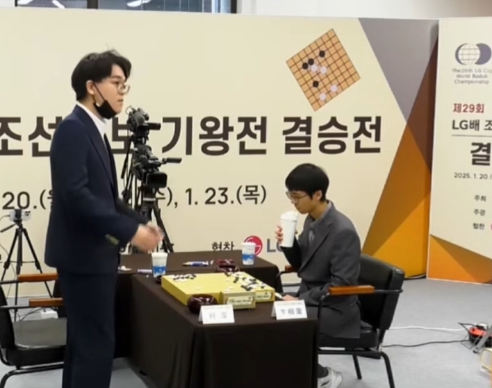 九游会·j9官方网站韩媒：韩国围棋协会计划开会，研究“死子放入棋盒盖”规则