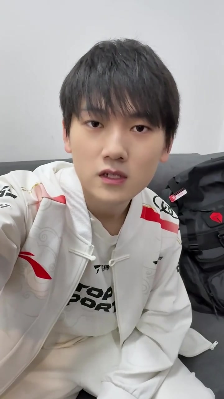 ag九游会亚洲真人第一品牌JackeyLove：拿下四场BO5了，3月1号决赛等我们