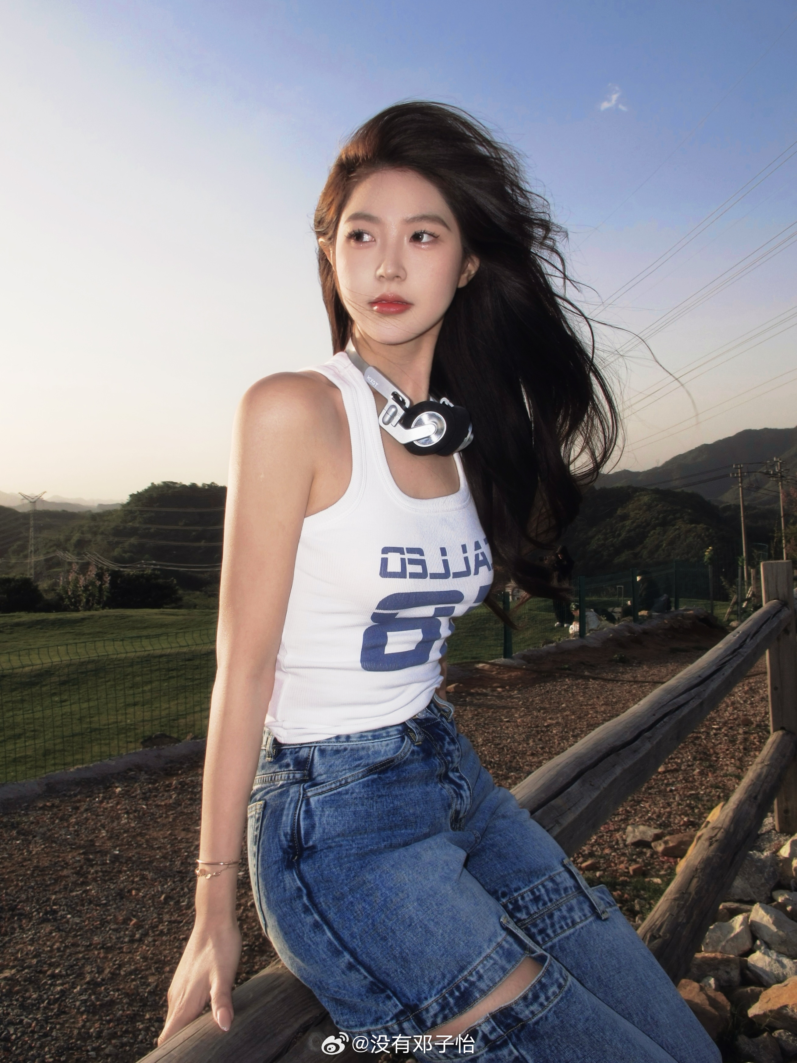 九游会j9官网真人游戏第一品牌火辣身材😍😍meiko女友邓子怡晒照：生命力溢出屏幕啦