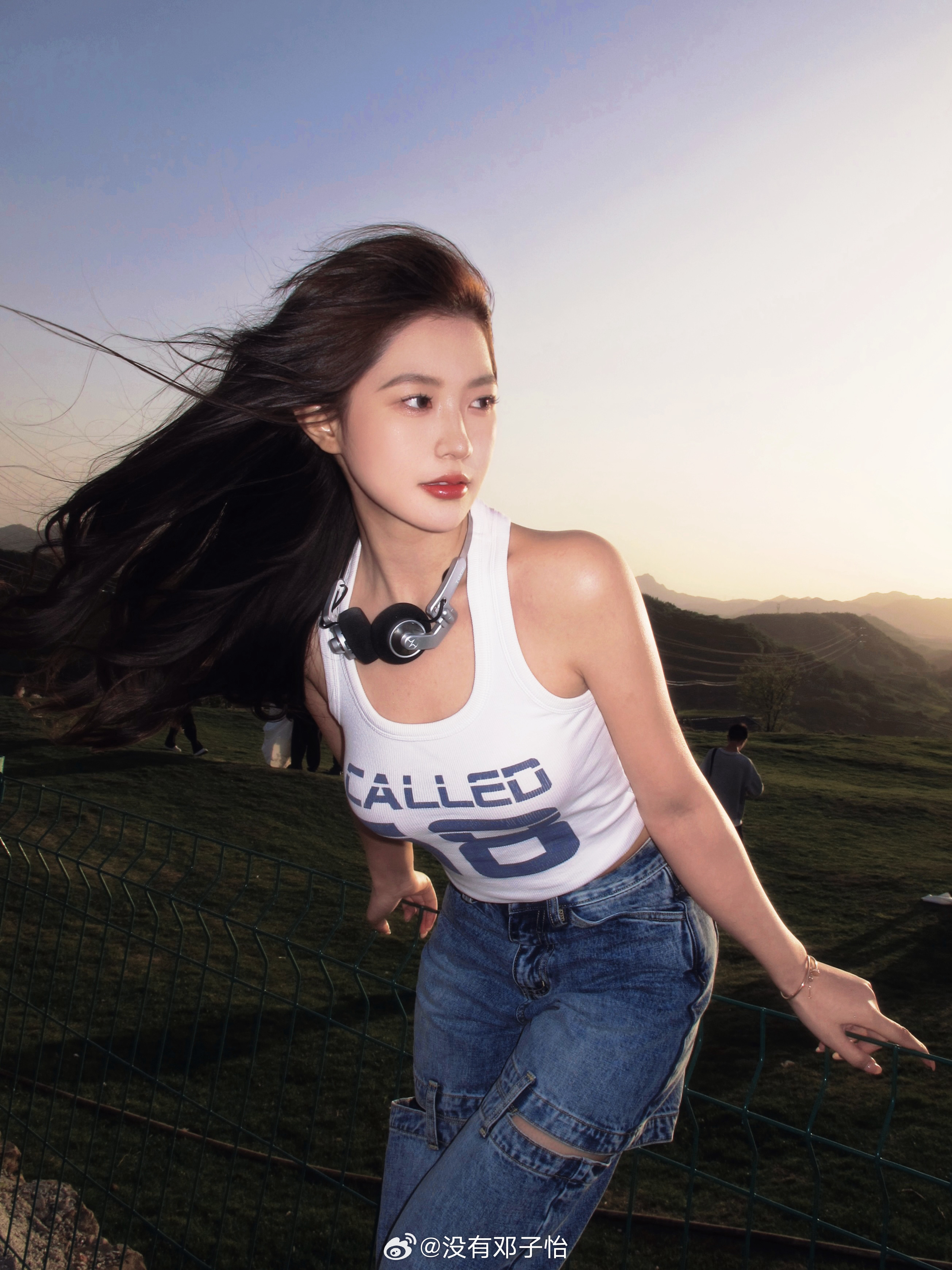 九游会j9官网真人游戏第一品牌火辣身材😍😍meiko女友邓子怡晒照：生命力溢出屏幕啦