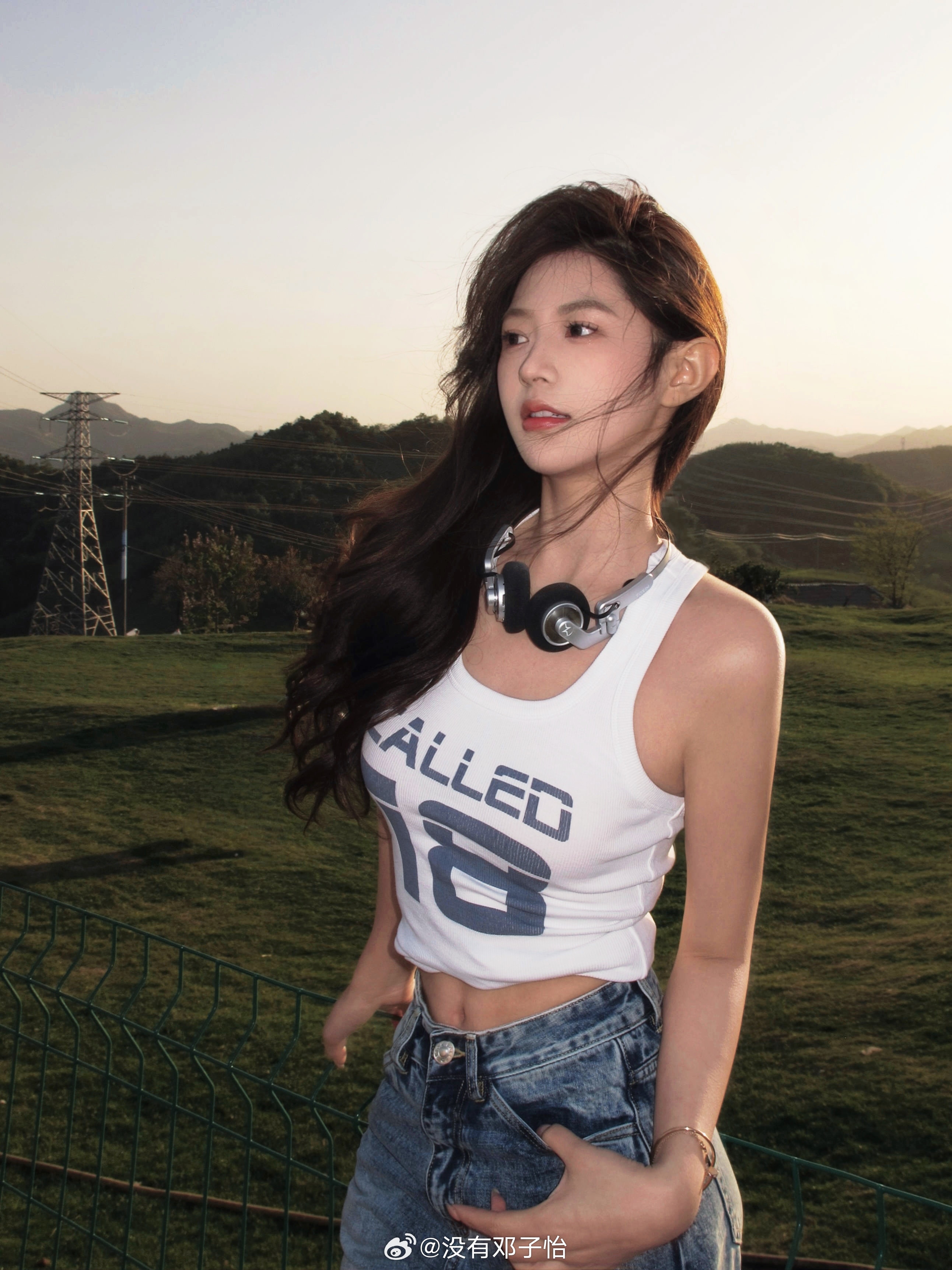 九游会j9官网真人游戏第一品牌火辣身材😍😍meiko女友邓子怡晒照：生命力溢出屏幕啦